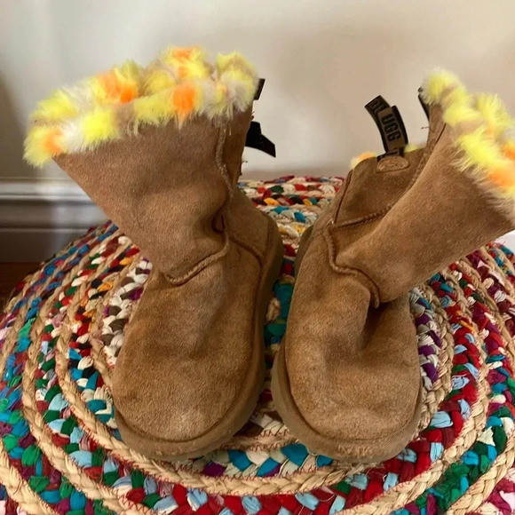UGG bow  yellow orange faux fur boots - Picture 2 of 7